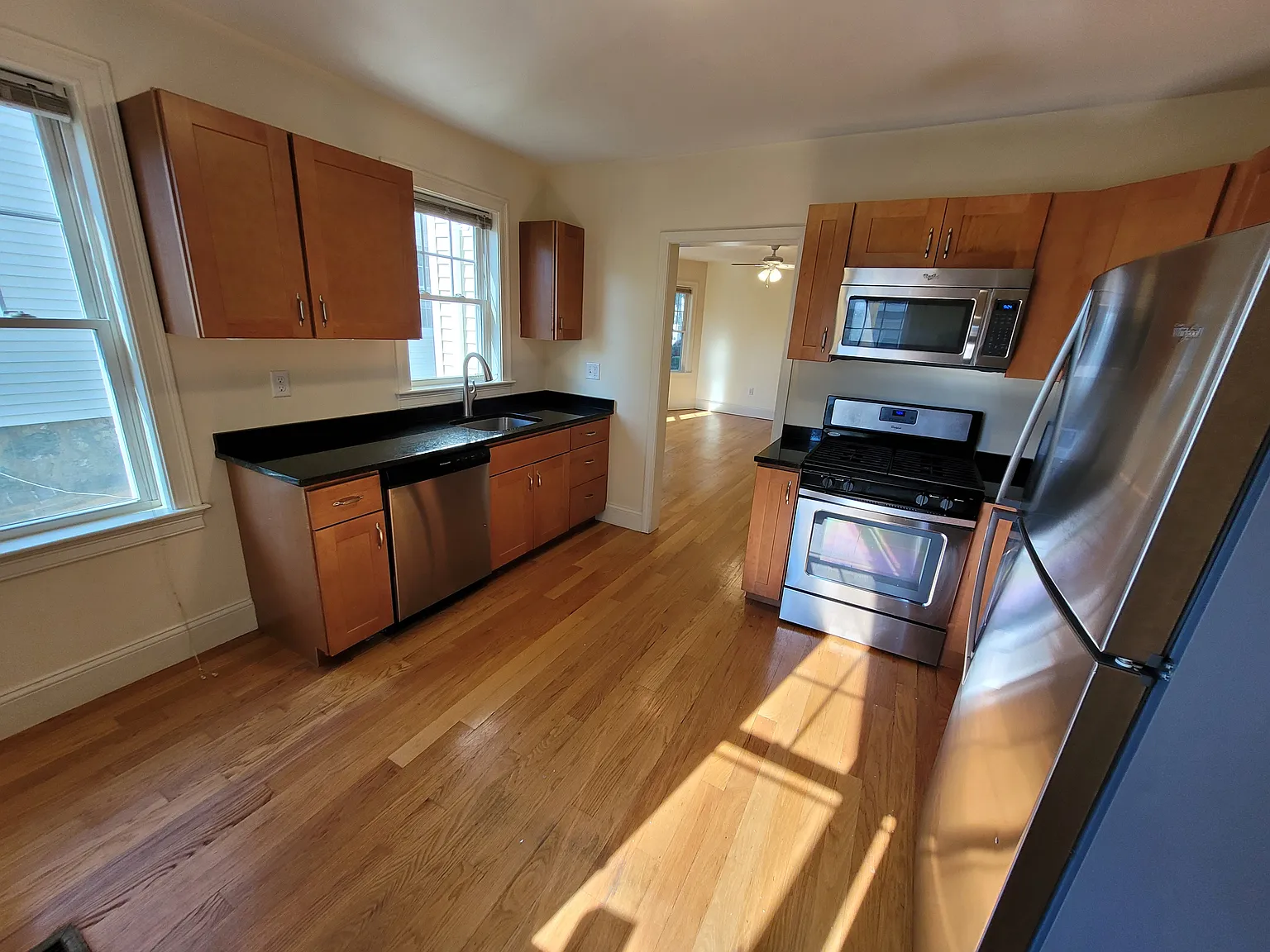 3 bed, 1800 sqft, $3,500 — Photo 2