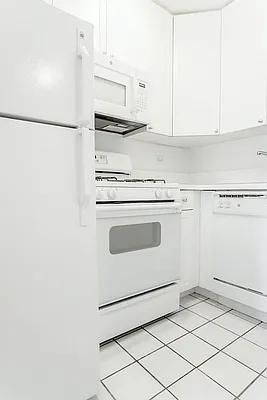 Rented by Olnick Organization | media 3