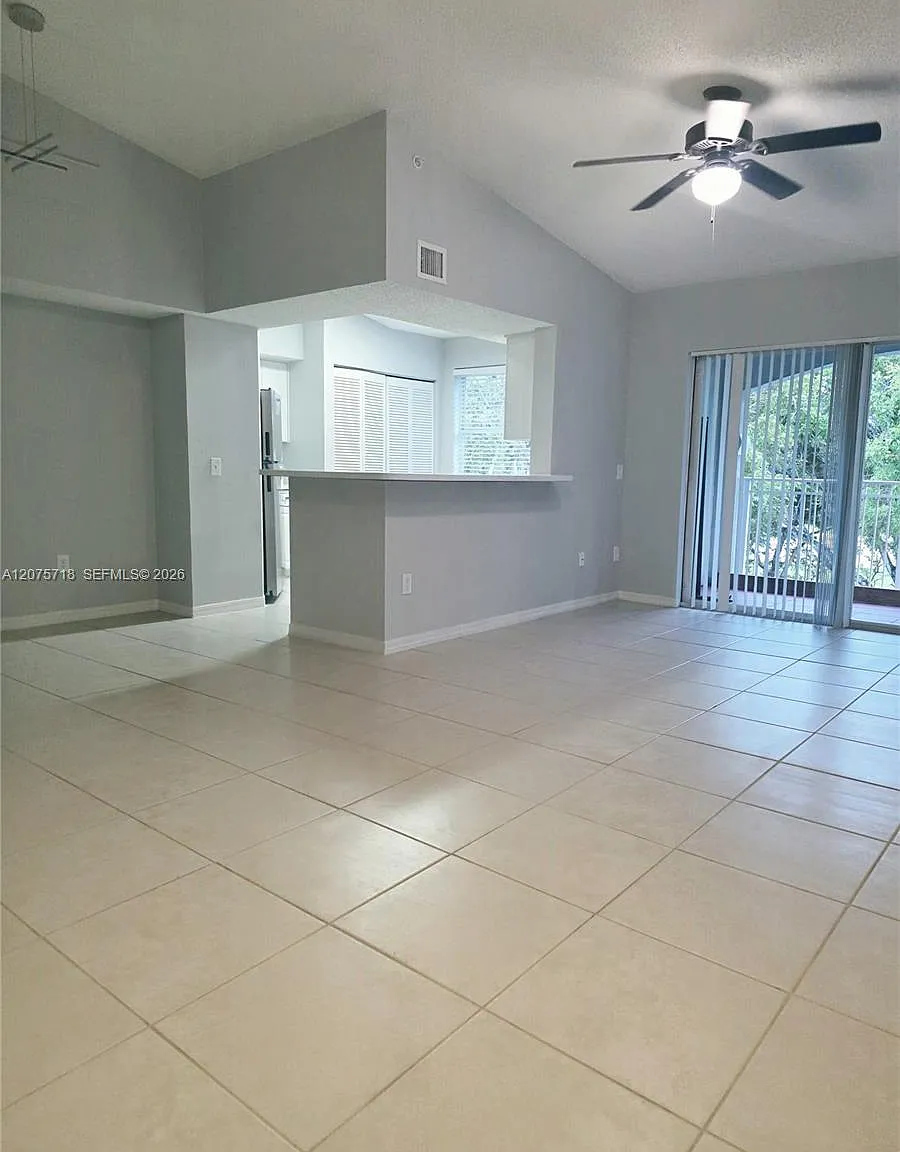 La Via Condo — Photo 4