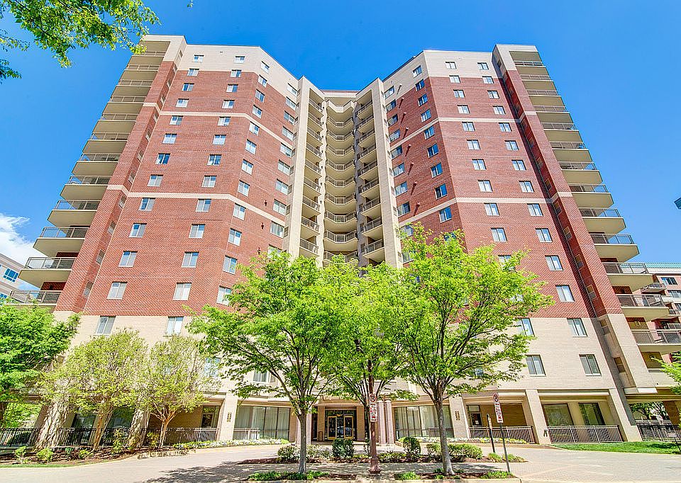1st image of 901 N Monroe St APT 314