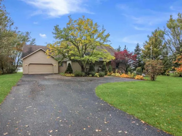 1624 S East Torch Lake Dr, Bellaire, MI 49615