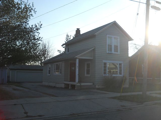 2nd image of 1020 E Maumee St