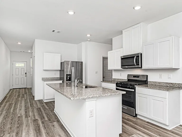 910 Drago Dr — Photo 2