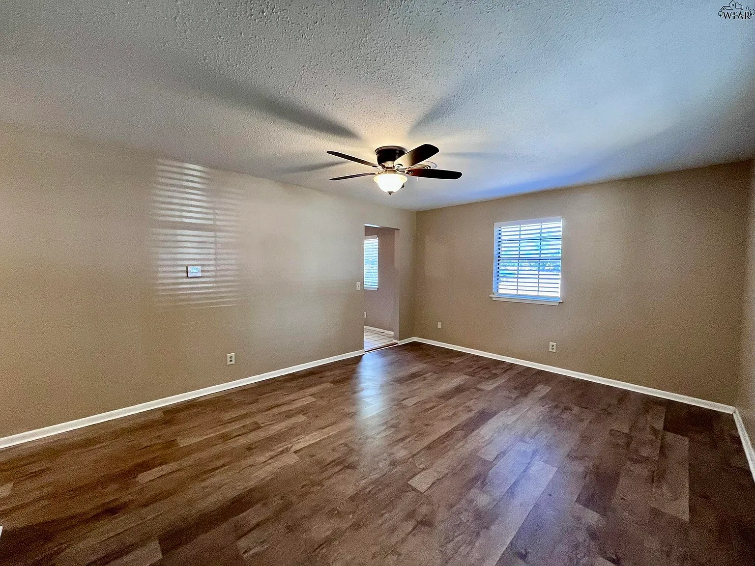 3 bed, 1.5 bath, 1360 sqft, $1,600 — Photo 2