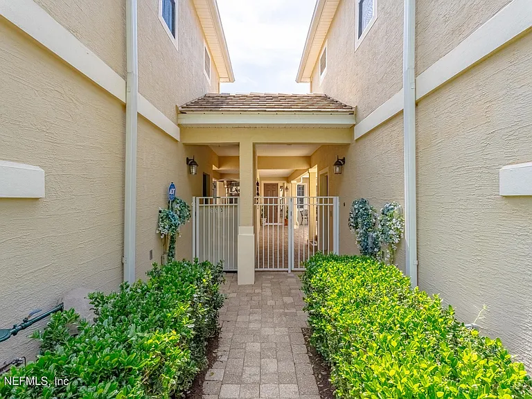 117 Hedgewood Dr — Photo 3