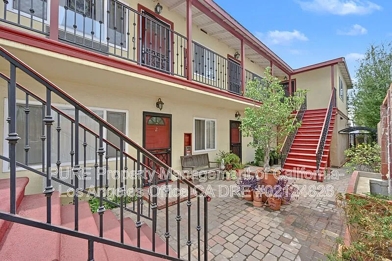 1527 Harvard St #5