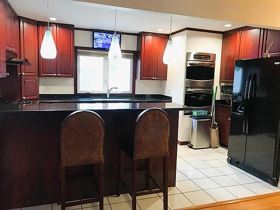 3rd image of 9509 Oak Pl