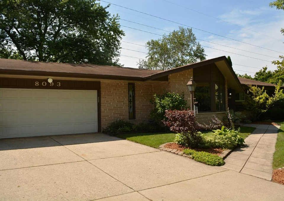 1st image of 8093 N Edge O Woods Dr