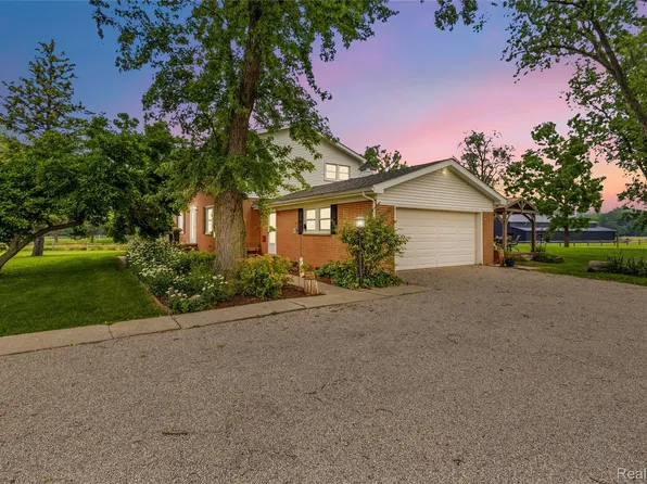 4925 S Huron River Dr, Flat Rock, MI 48134