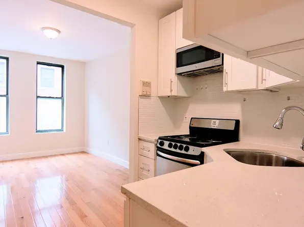 425 West 45th Street image 1 of 11