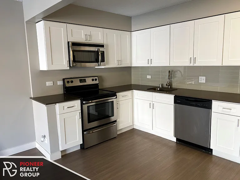 2557 N Clark St #2555-304 — Photo 3