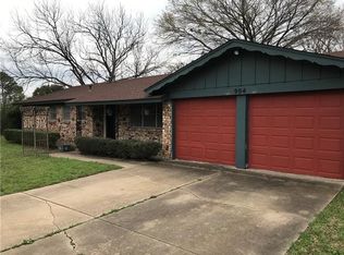 904 Crockett Dr, Burleson, TX 76028