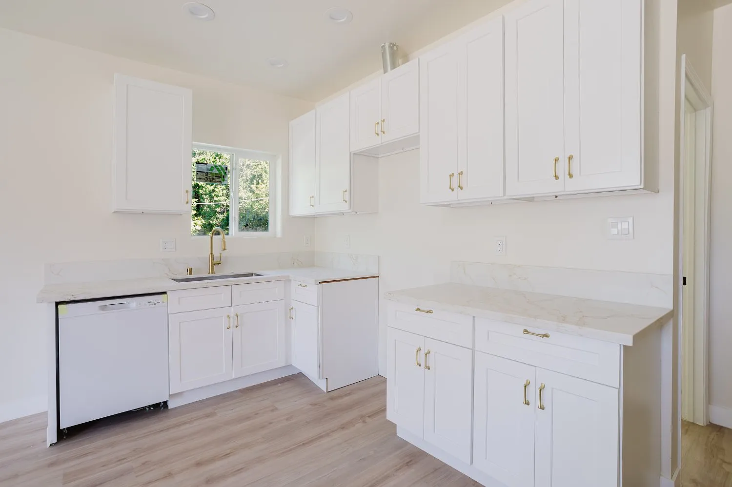 4 bed, 1200 sqft, $3,500 — Photo 2