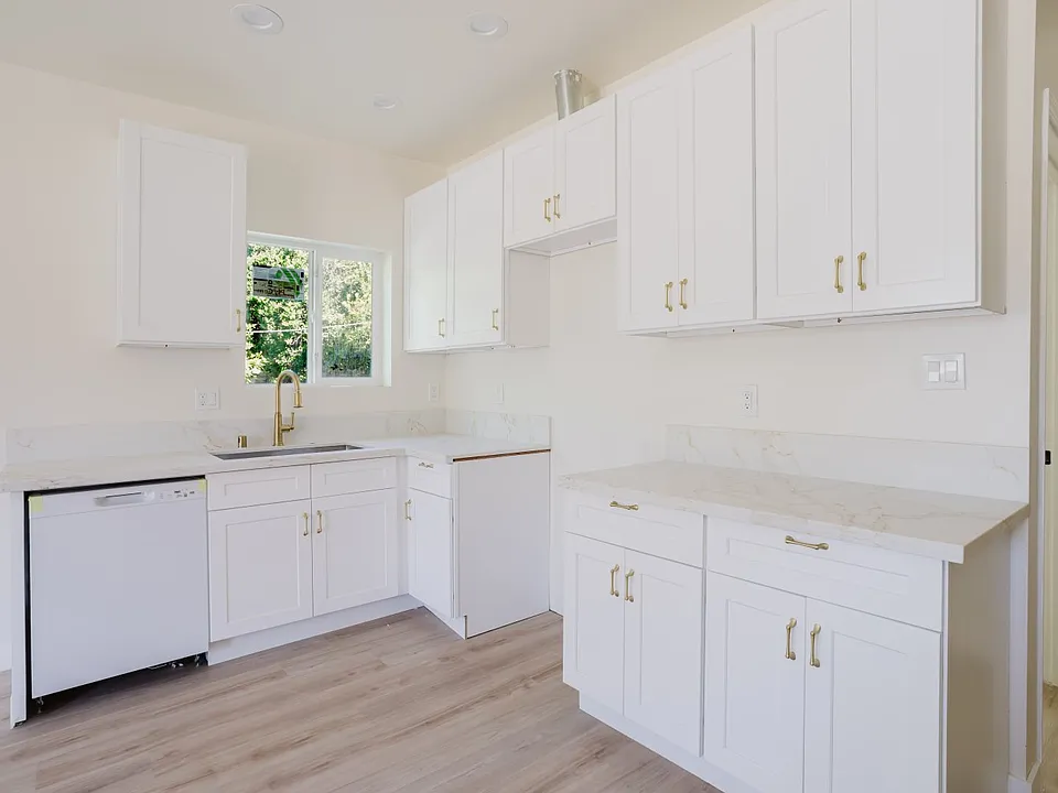 5426 Sale Ave