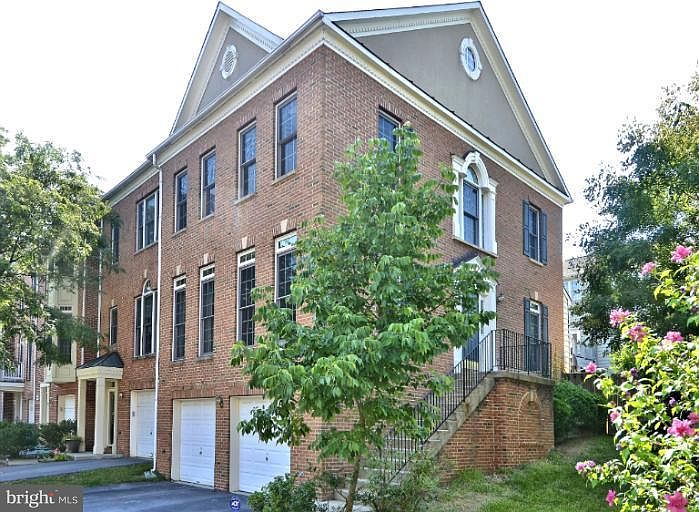 1st image of 470 Winding Rose Dr