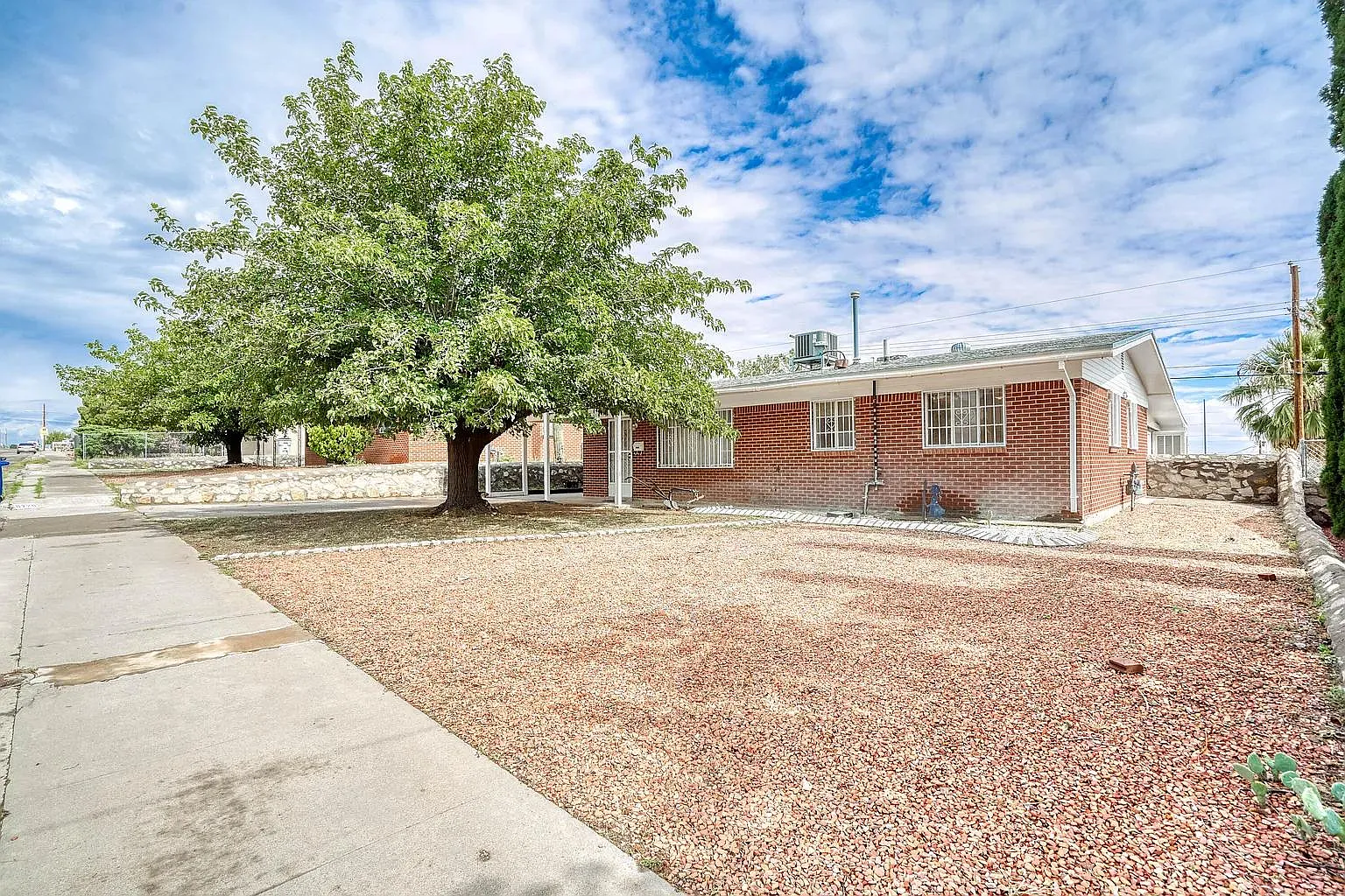 8728 Polaris St — Photo 1