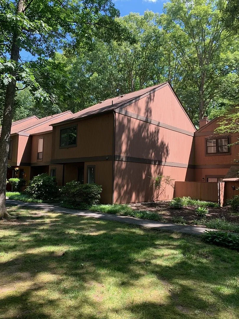 3 bed, 2.5 bath, 1396 sqft, $2,225 — Photo 2