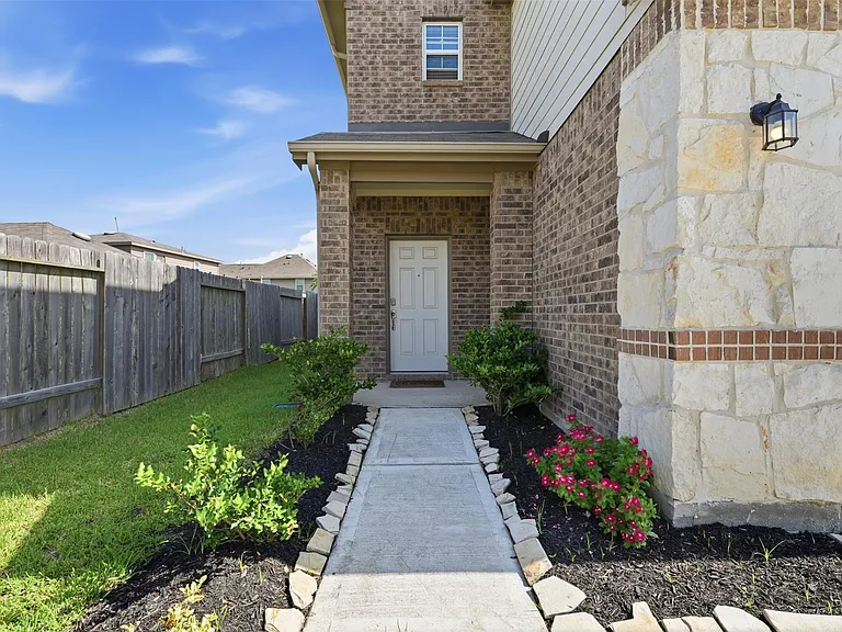 25626 Pannier Pl — Photo 2