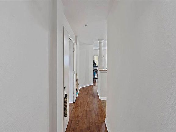 5th image of 100 4th Ave S APT 222