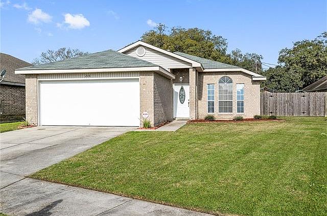 1st image of 208 Sweet Pea Ln