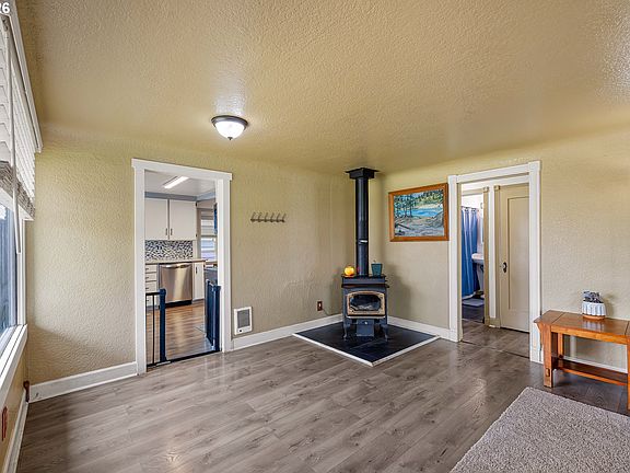 3rd image of 220 21st St