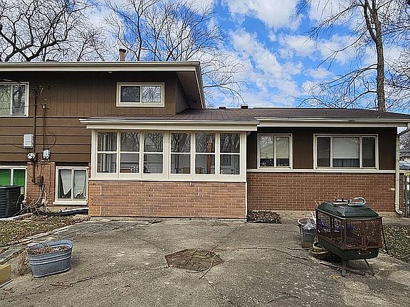 3rd image of 119 Hay St