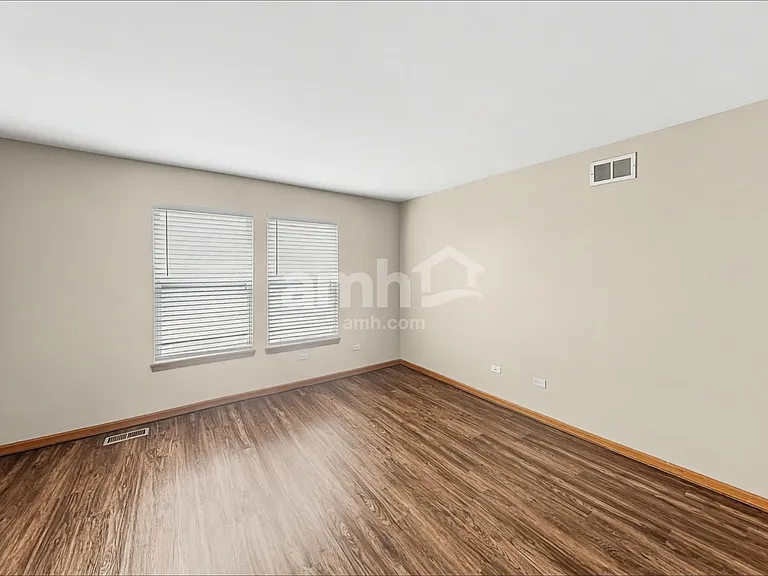 3229 Kenilworth Ln — Photo 9