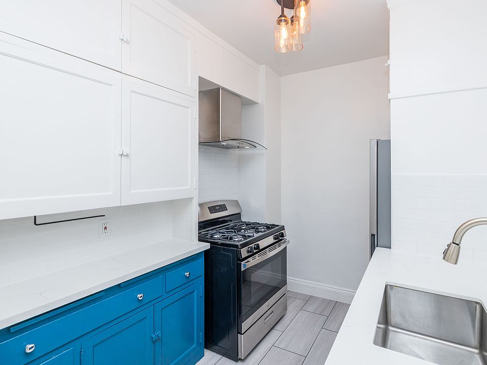 1st image of 226 Athol Ave #207