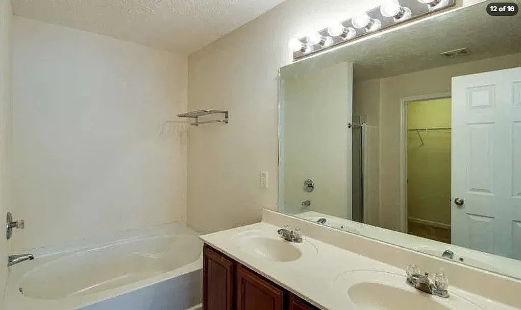 3 bed, 2.5 bath, 1728 sqft, $2,200 — Photo 3