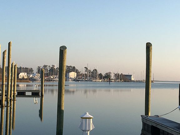 WhiteHouse Cove Marina 