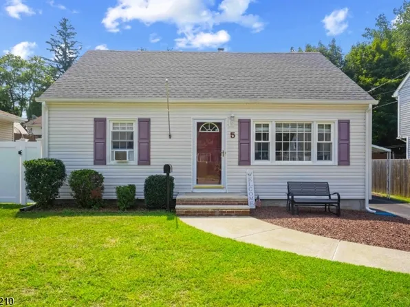 5 Sally St, Bloomingdale Boro, NJ 07403