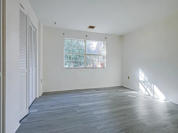 5 Louisburg Sq, Nashua, NH 03060