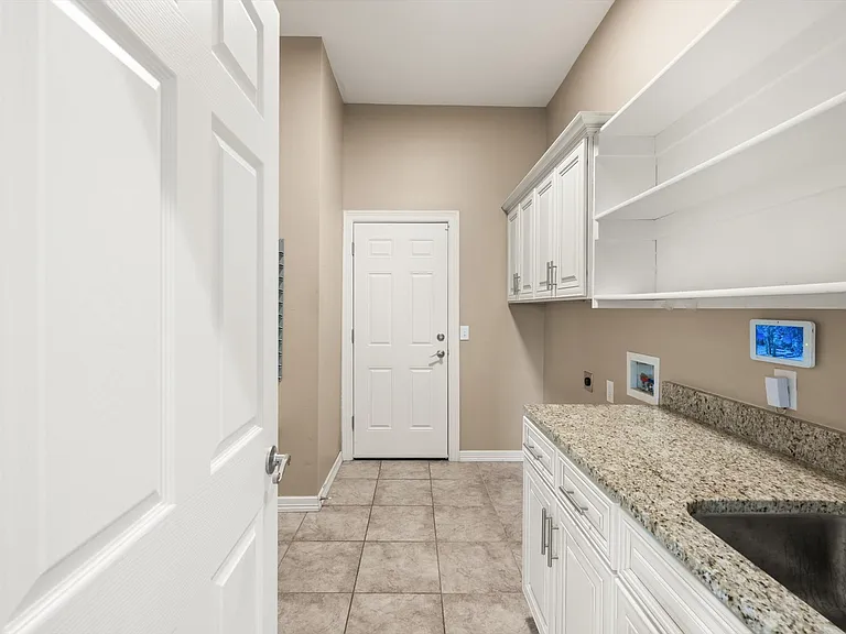 8816 NW 114th St — Photo 32