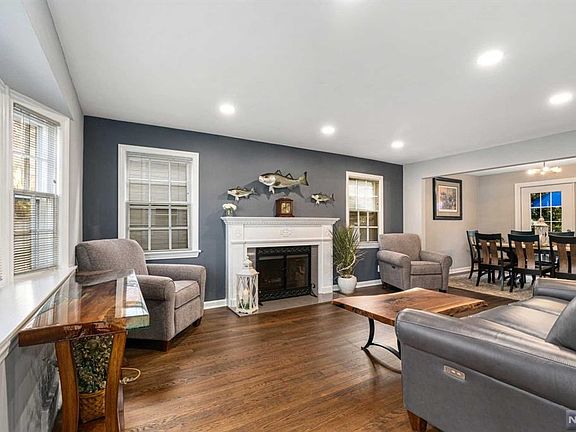 4th image of 66 Elmwood Ter