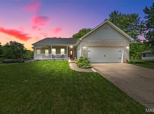 596 Westview Dr, Edwardsville, IL