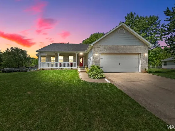 596 Westview Dr, Edwardsville, IL 62025