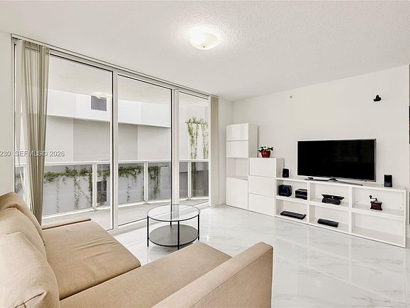 2nd image of 601 NE 23rd St APT 706