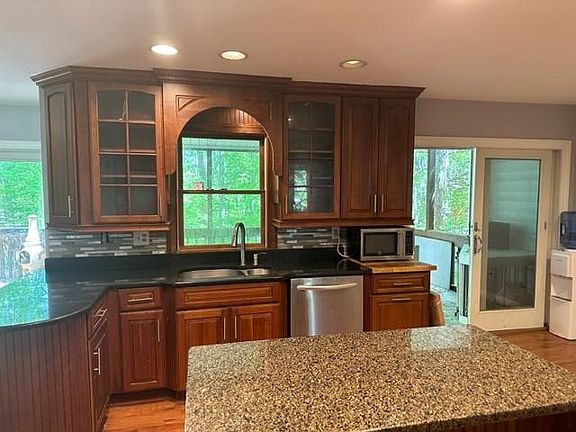 3rd image of 1601 Lynndale Ct