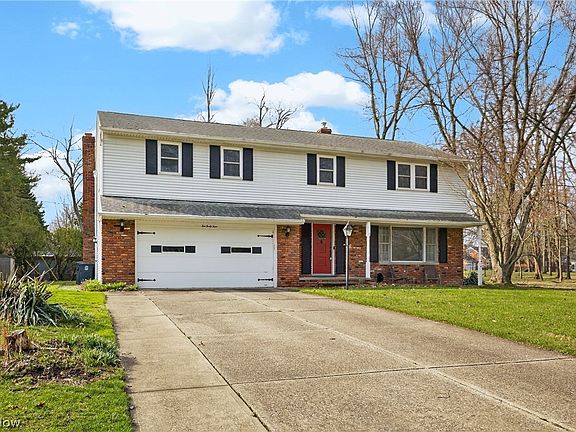 2nd image of 1044 Linden Ln