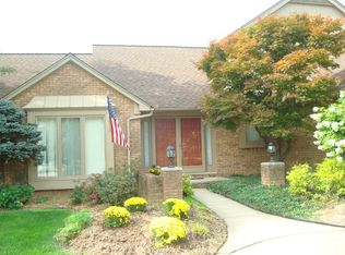 1155 Fountain Dr, Troy, MI