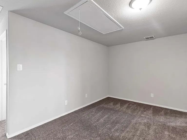 610 Pleasanton Way — Photo 1