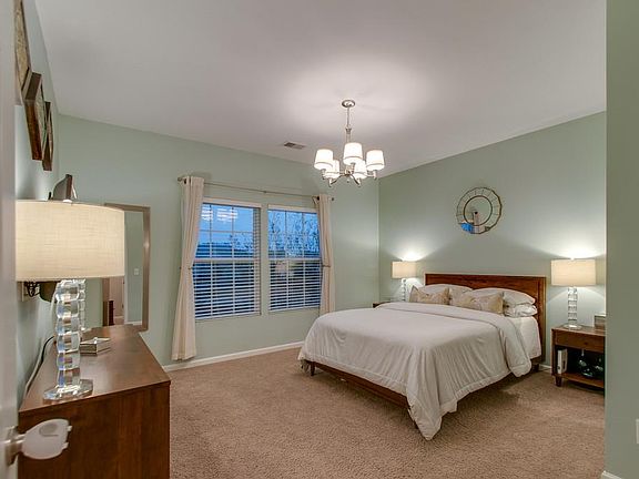 5th image of 735 Gloucester Ln