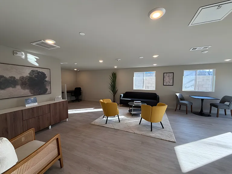 10705-09 Avalon Blvd. — Photo 18