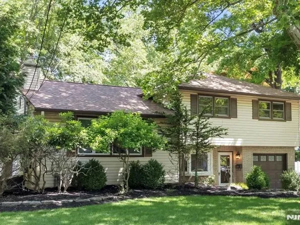 600 Sloat Pl, River Vale, NJ 07675