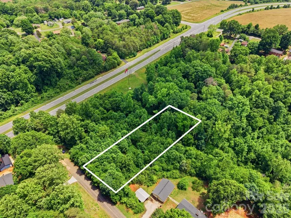 18 Easthaven Dr, Newton, NC 28658