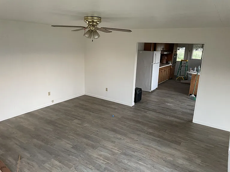 5358 S Pacific Hwy — Photo 16