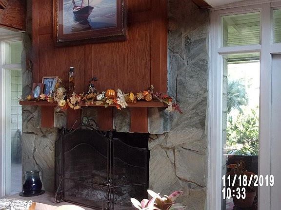3rd image of 3870 Lakeview Dr