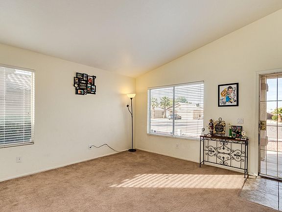 3rd image of 10703 W Glenrosa Ave