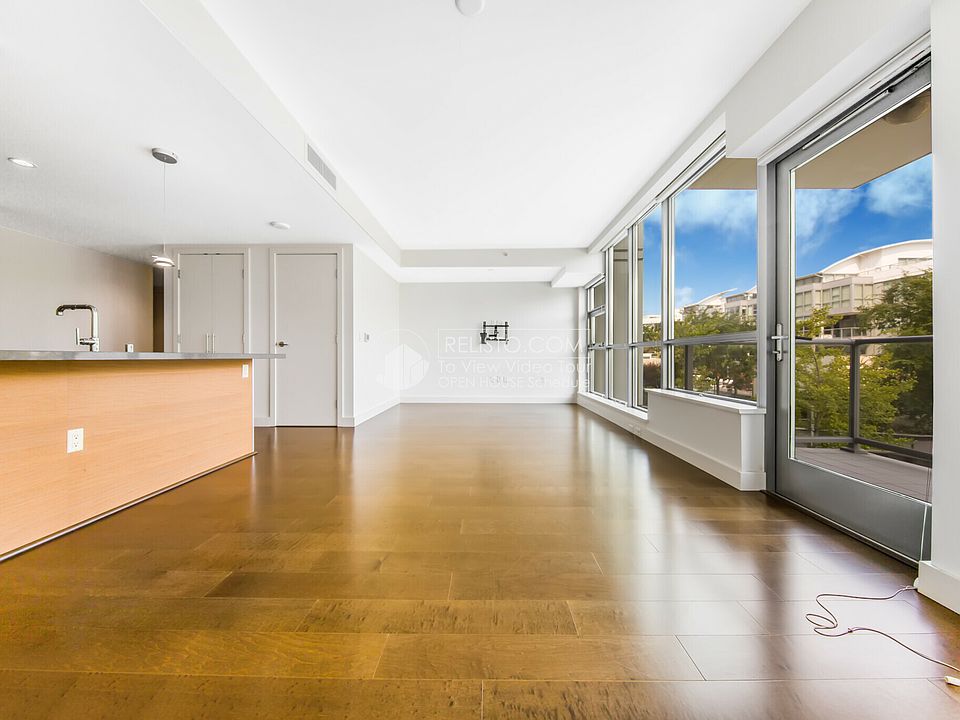 1st image of 420 Mission Bay Blvd S #405