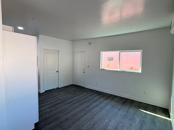 2nd image of 3731 Broadway #3/4